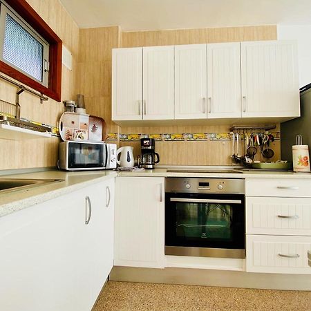 Orange And White Apartment In Yumbo San Bartolomé Esterno foto