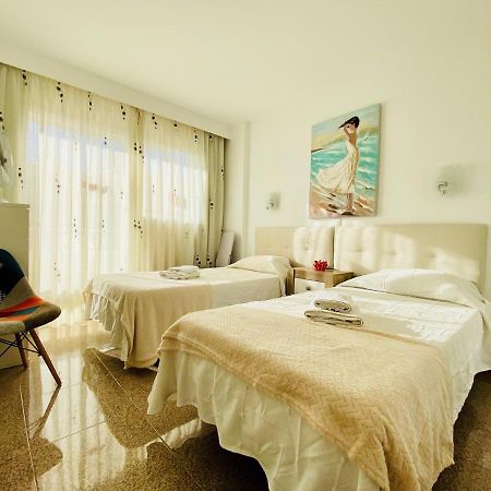 Orange And White Apartment In Yumbo San Bartolomé Esterno foto