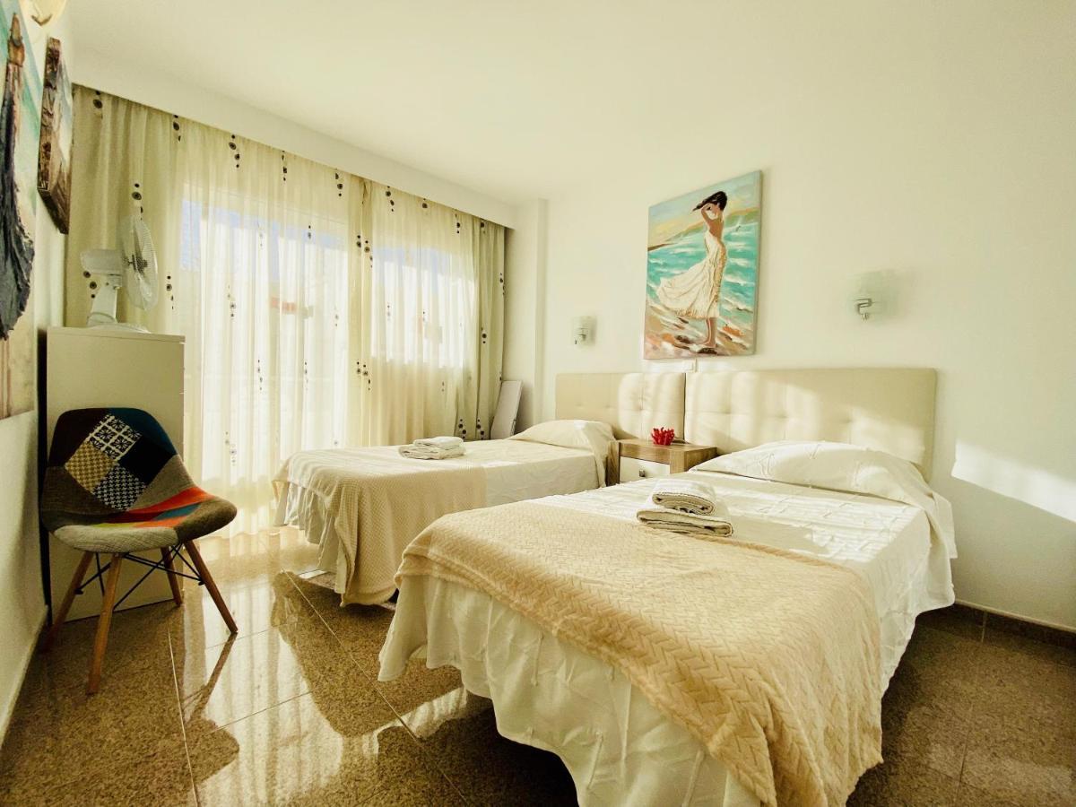 Orange And White Apartment In Yumbo San Bartolomé Esterno foto
