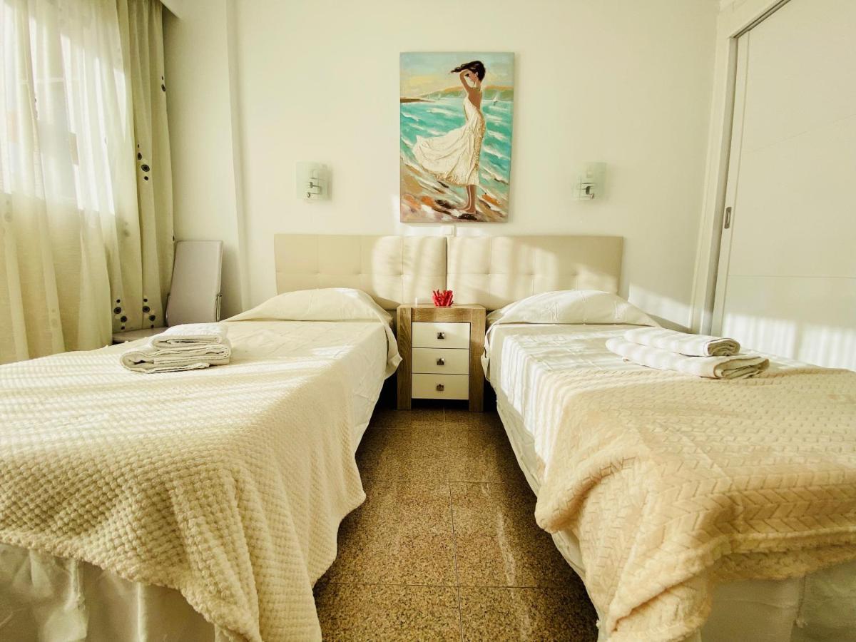 Orange And White Apartment In Yumbo San Bartolomé Esterno foto